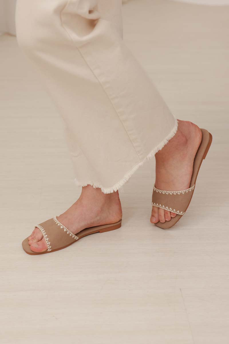 Onda Crochet Sliders in Brown Suede