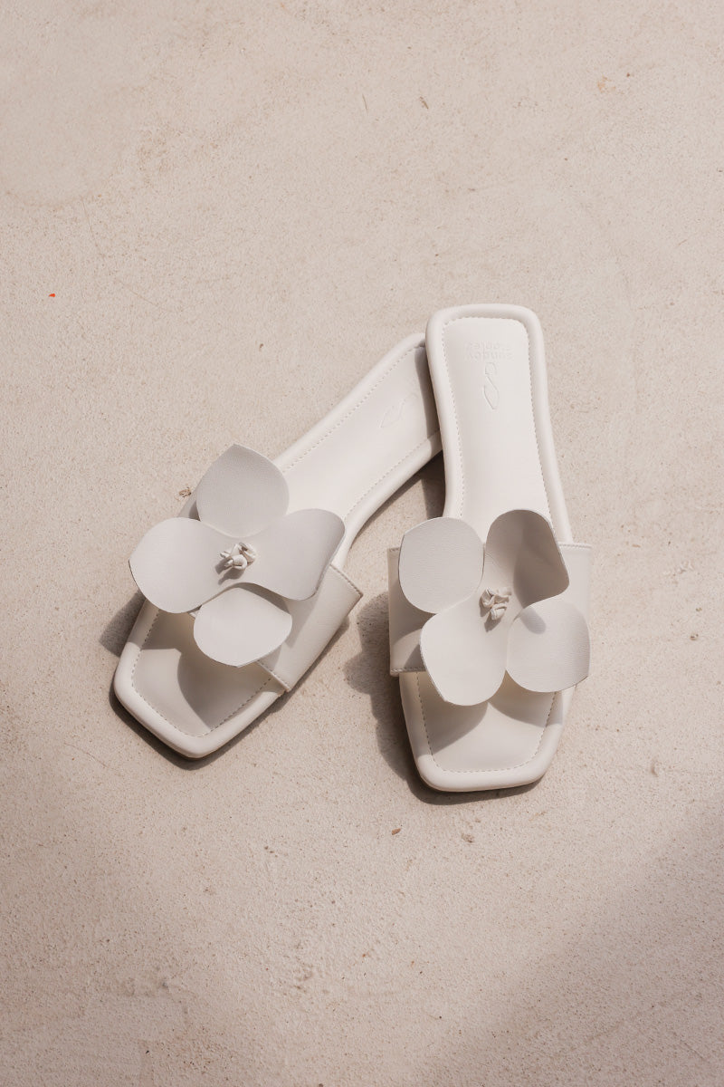 Sienna Bloom Sliders in Cream