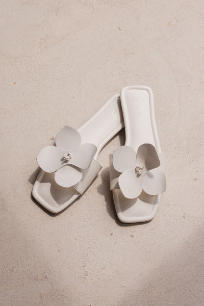 Sienna Bloom Sliders in Cream