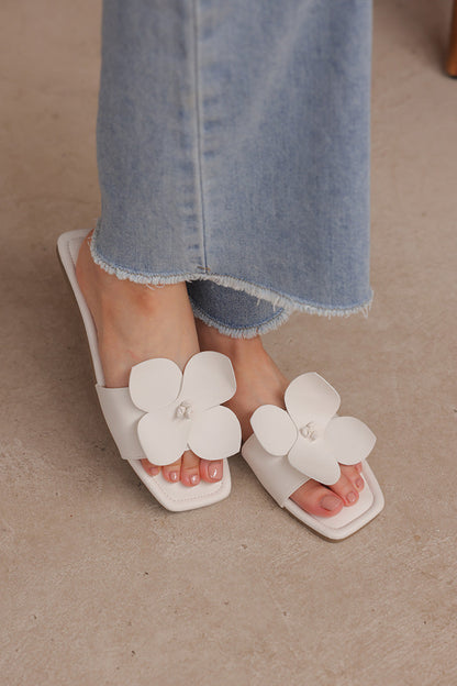 Sienna Bloom Sliders in Cream