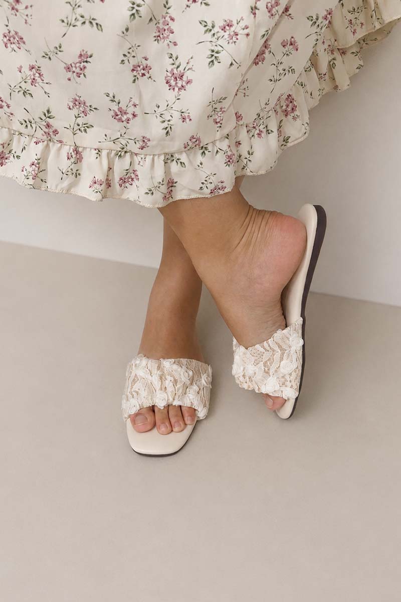 [PRE-ORDER] Willow Cloud Sliders in Cream Floral Mesh