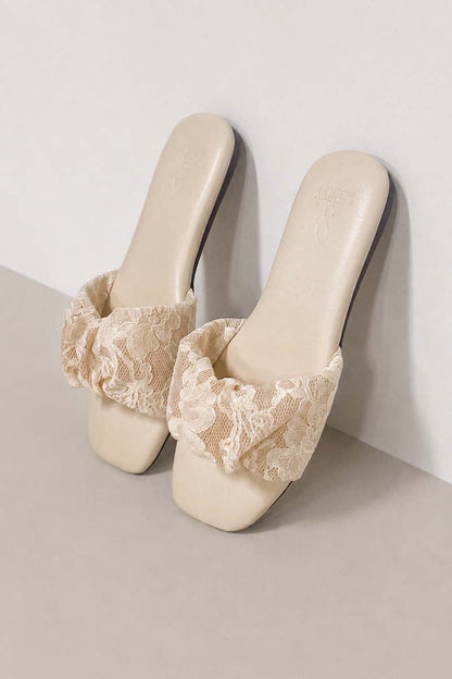 [PRE-ORDER] Willow Cloud Sliders in Cream Lace