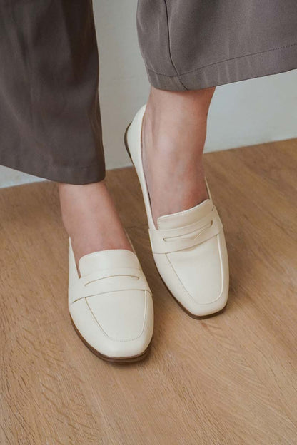 Zynelle Loafers in Cream